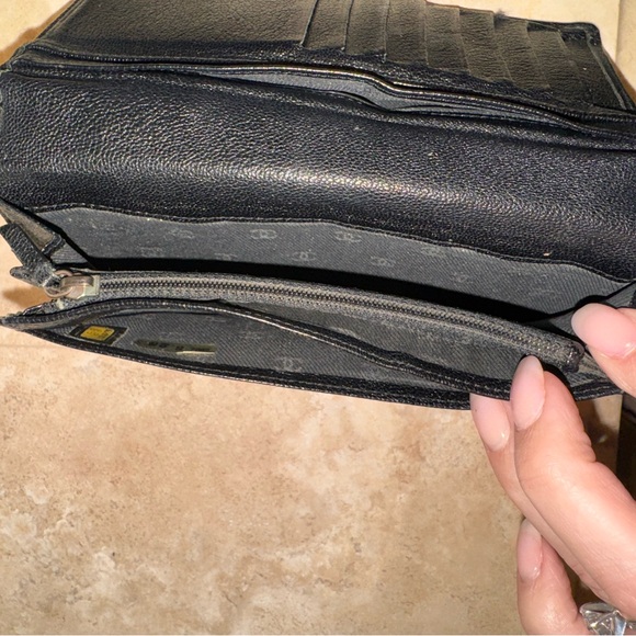 CHANEL black caviar leather wallet - Picture 5 of 7